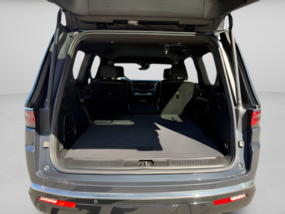 2023 Jeep Wagoneer Base