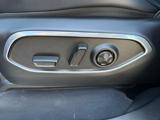 2023 Jeep Wagoneer Base