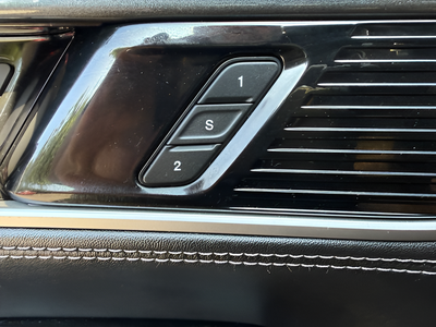 2023 Jeep Wagoneer Base