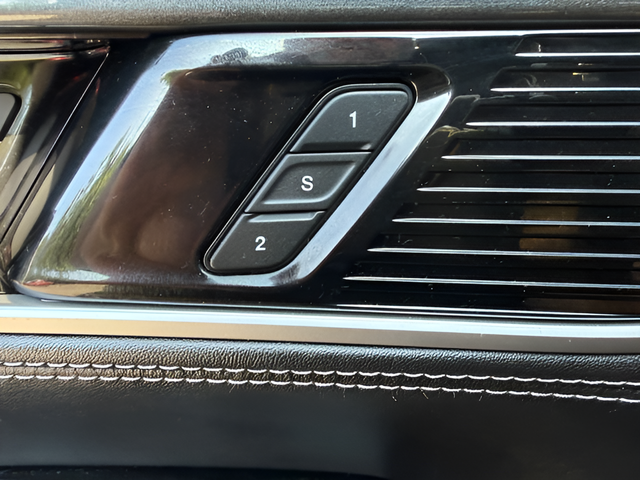2023 Jeep Wagoneer Base