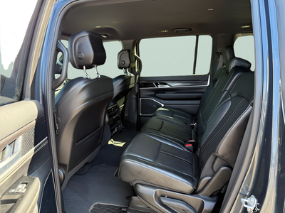 2023 Jeep Wagoneer Base