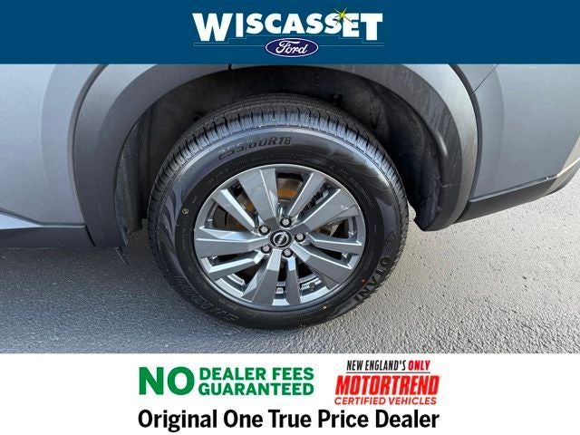 2024 Nissan Pathfinder SV