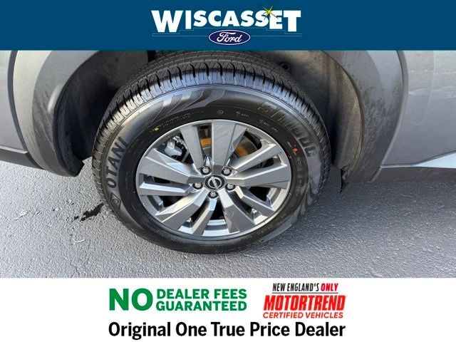 2024 Nissan Pathfinder SV