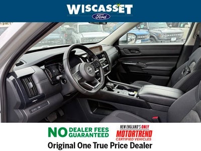 2024 Nissan Pathfinder SV