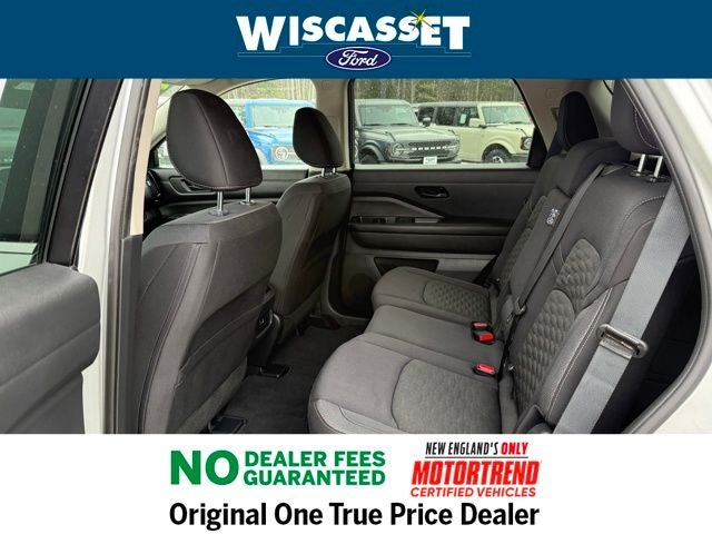 2024 Nissan Pathfinder SV