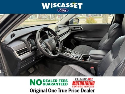 2024 Mitsubishi Outlander Base