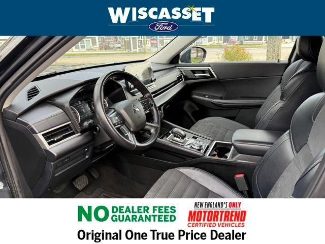 2024 Mitsubishi Outlander Base